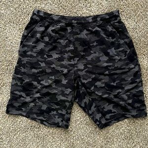 Camo lulu shorts, w/ a liner, very good shape, barely worn